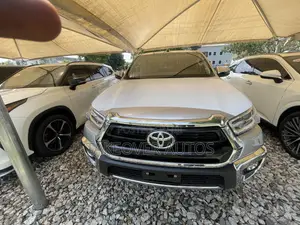 New Toyota Hilux 2025 Silver