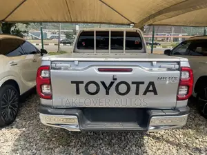 New Toyota Hilux 2025 Silver