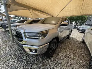 New Toyota Hilux 2025 Silver
