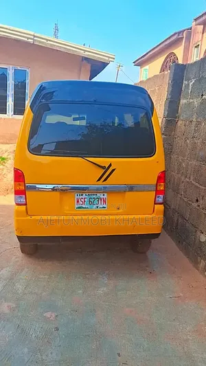 Suzuki APV Minibus 2010 Yellow