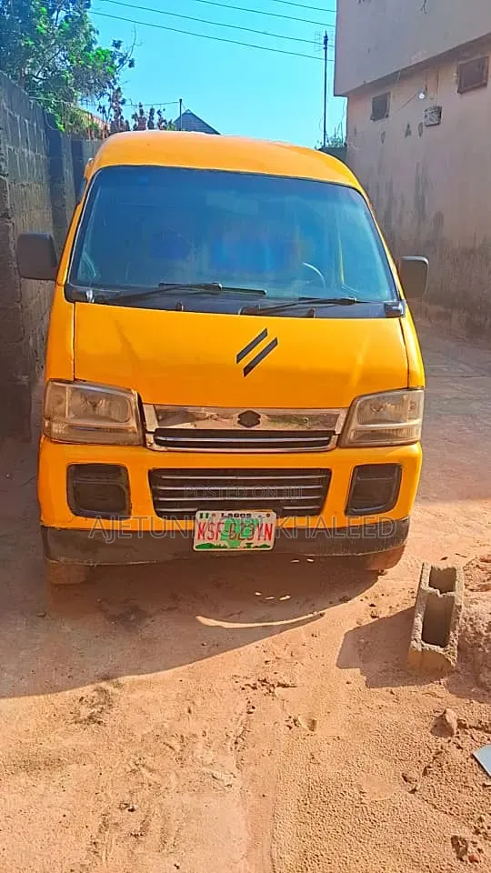 Suzuki APV Minibus 2010 Yellow