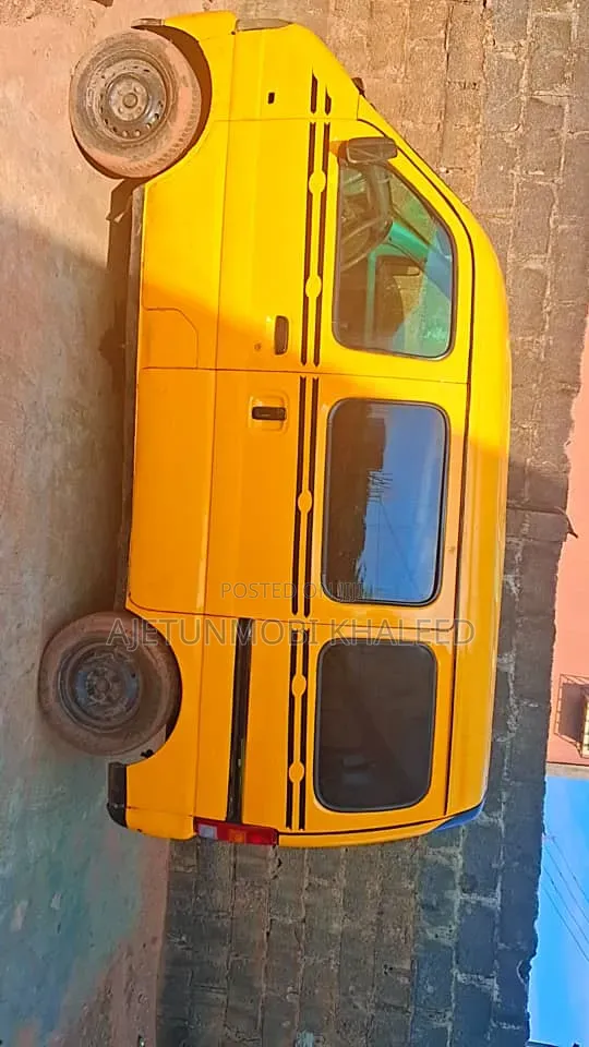 Suzuki APV Minibus 2010 Yellow