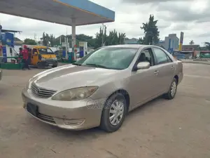 Toyota Camry 2005 Gold