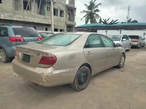 Toyota Camry 2005 Gold