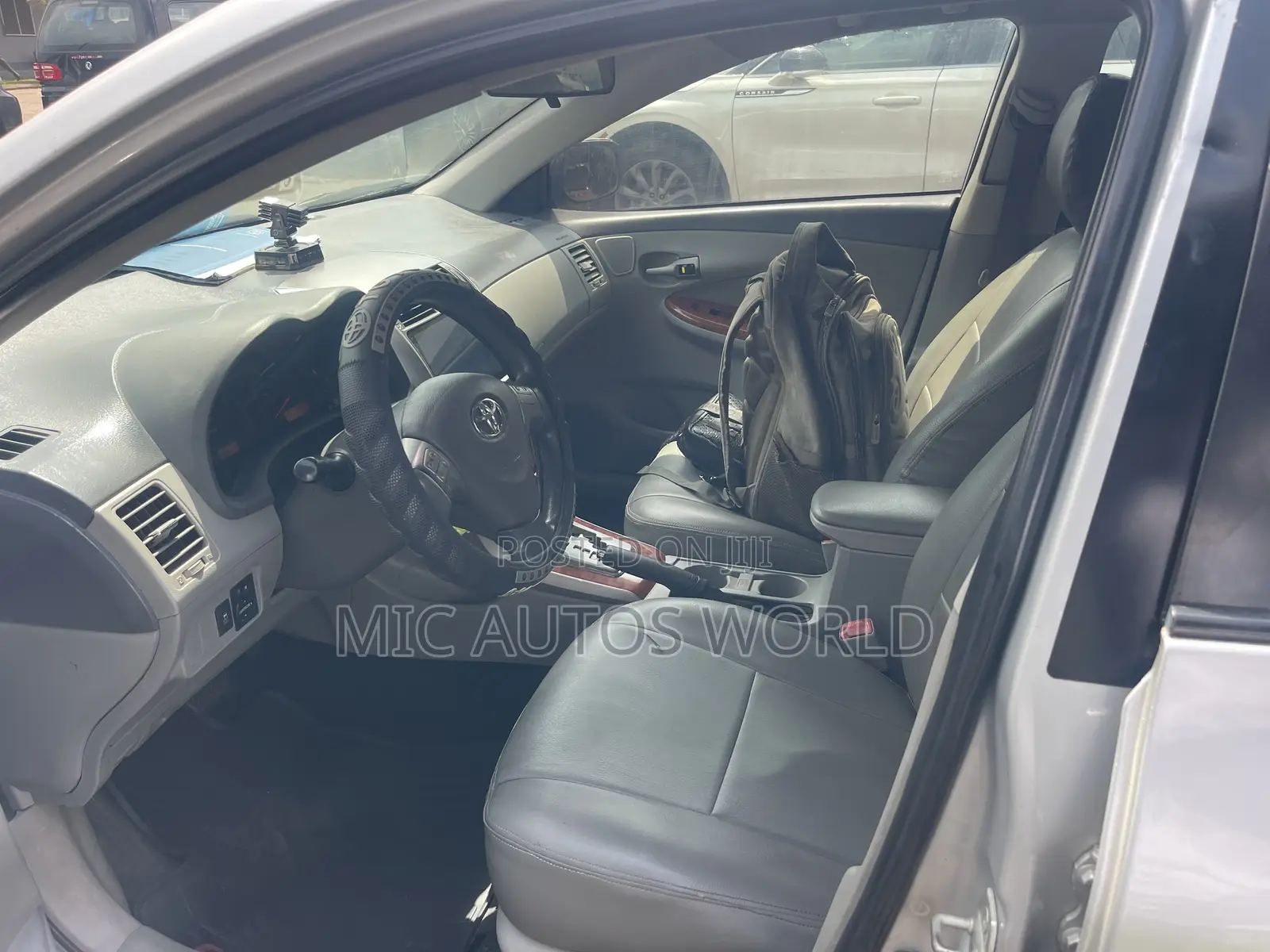 Toyota Corolla 2010 Silver