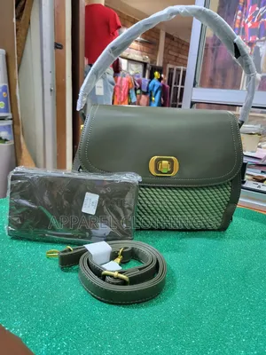 Pedra Green Structured Bag With Wallet