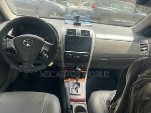 Toyota Corolla 2010 Silver