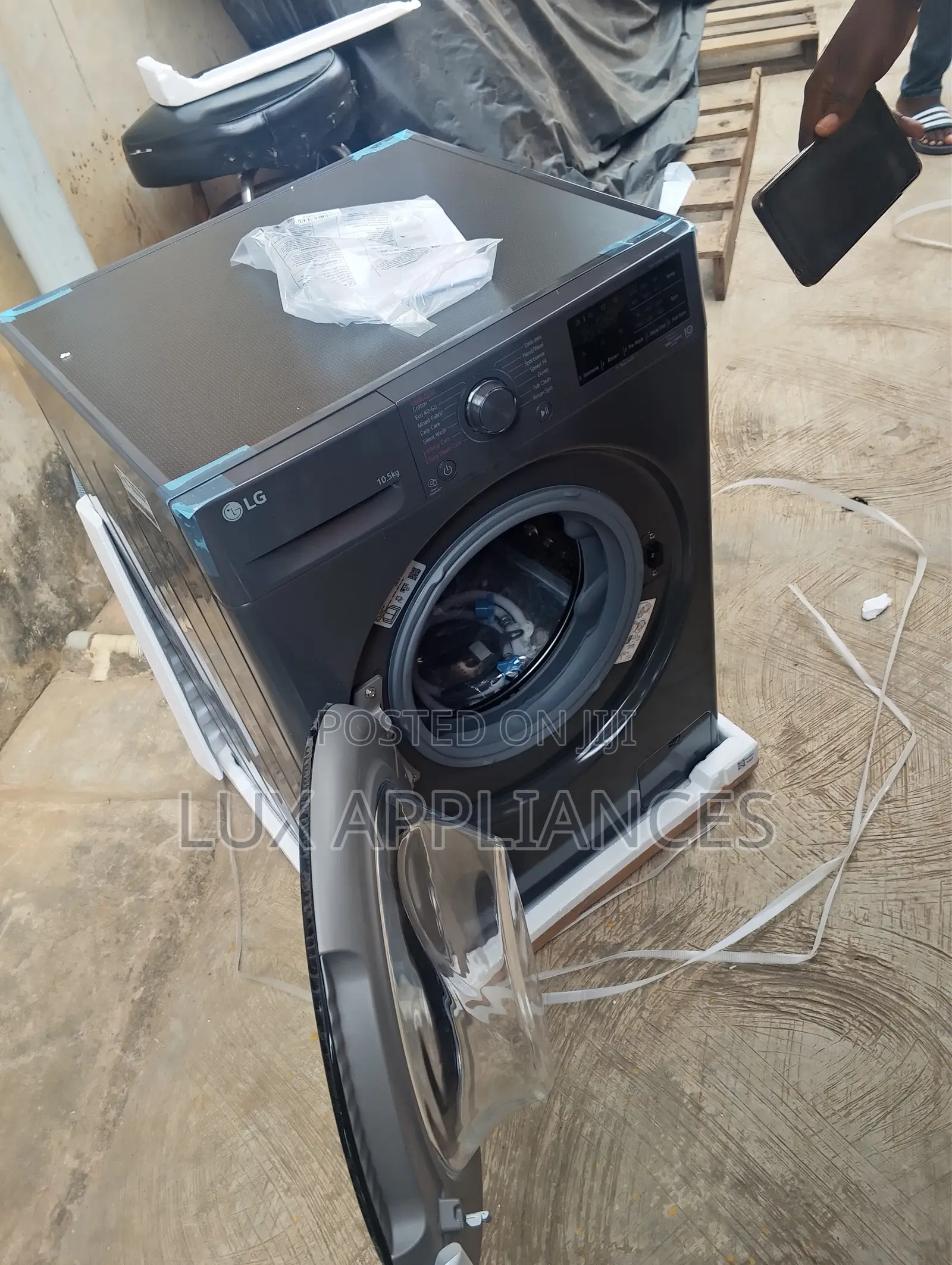 LG 10.5kg Front-Load Automatic Washing Machine