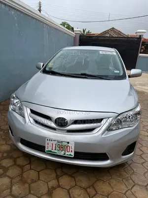 Toyota Corolla LE 4dr Sedan (1.8L 4cyl 4A) 2013 Silver