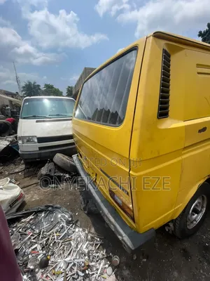 Volkswagen Transporter 2003 Yellow