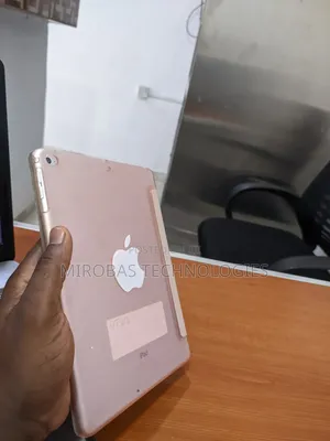 Apple iPad Air (2020) Wi-Fi 128 GB