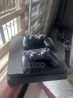 PlayStation 4 Slim