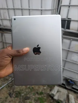 Apple iPad 9.7 128 GB Gray