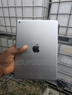 Apple iPad 9.7 128 GB Gray