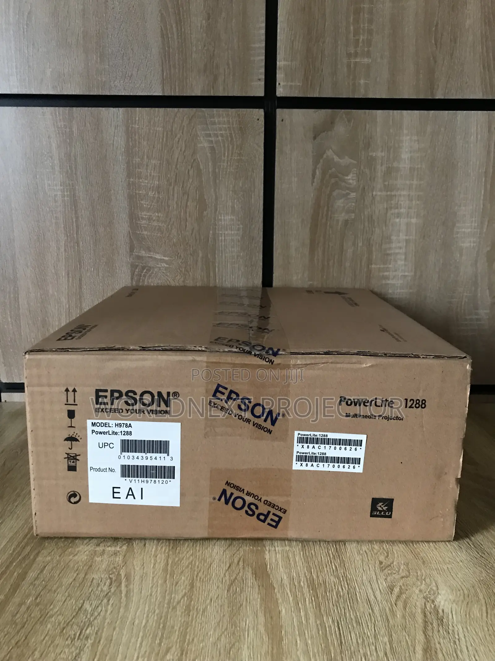 Wireless Epson PowerLite 1288 Projector Big, Bright Presentations