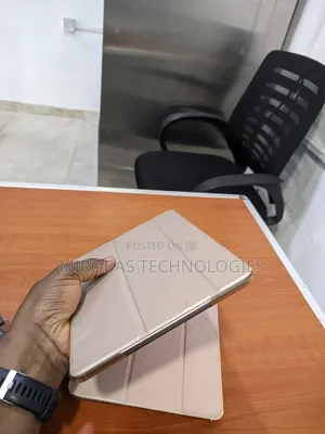 Apple iPad 9.7 32 GB Gray