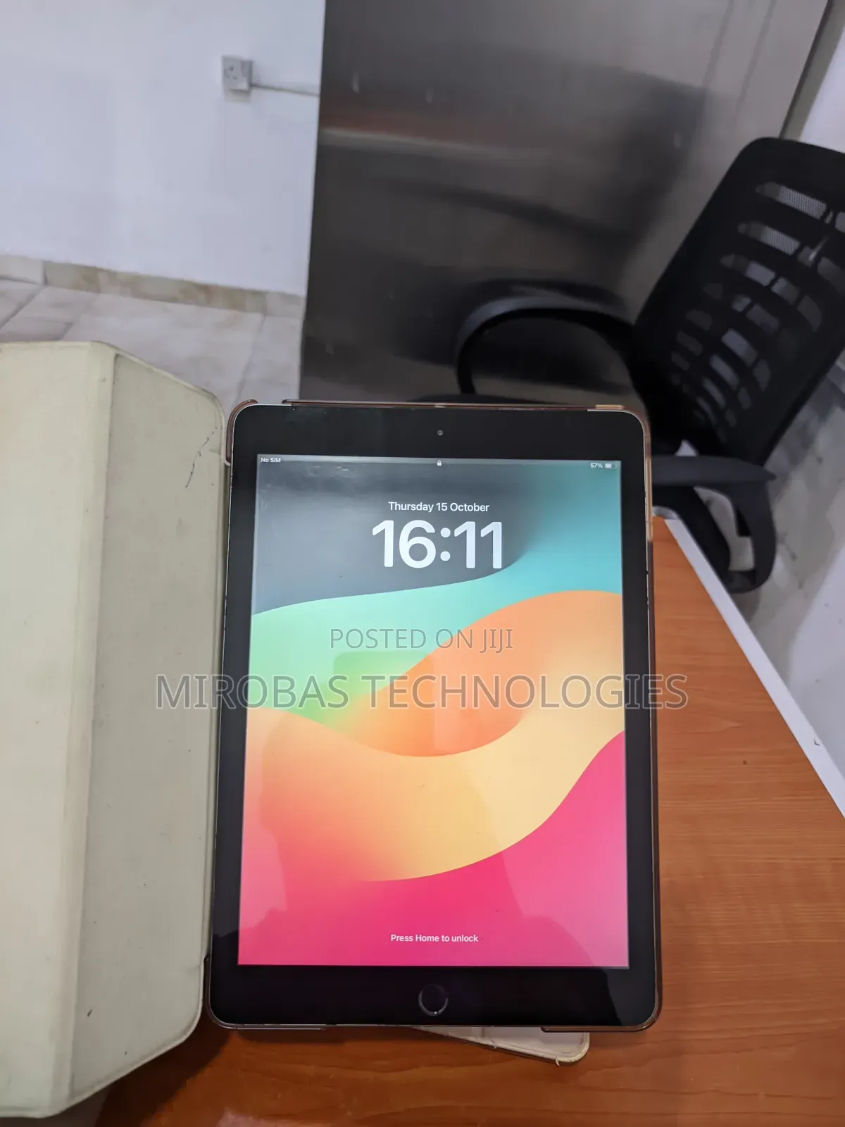 Apple iPad 9.7 32 GB Gray