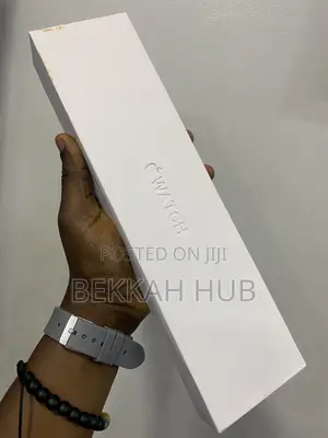 Apple Smart Watch Series 8 45mm GPS With Charger
