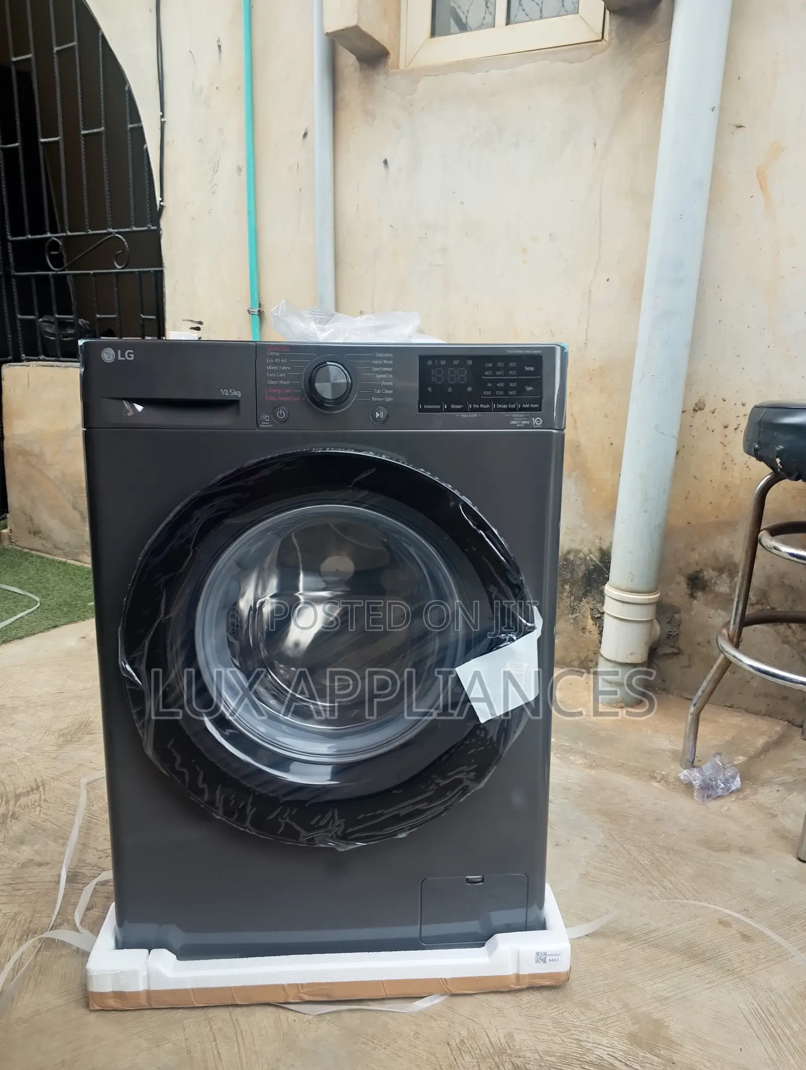 LG 10.5kg Stylish Front-Load Washing Machine