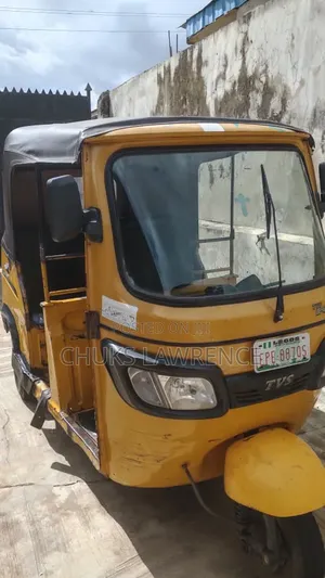 TVS King Deluxe Plus iTouch Start 2010 Yellow