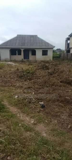3bdrm Apartment in Ado-Odo/Ota for sale