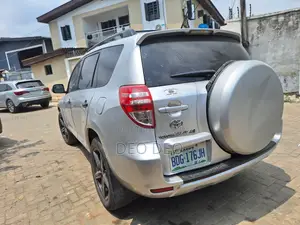 Toyota RAV4 2010 Silver