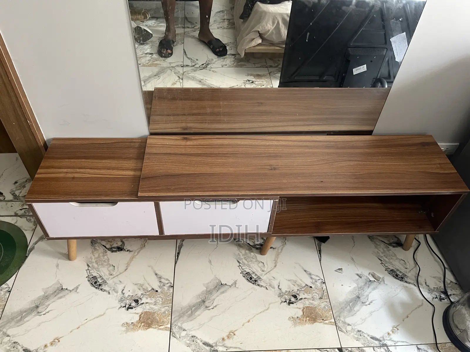 Neatly TV Stand