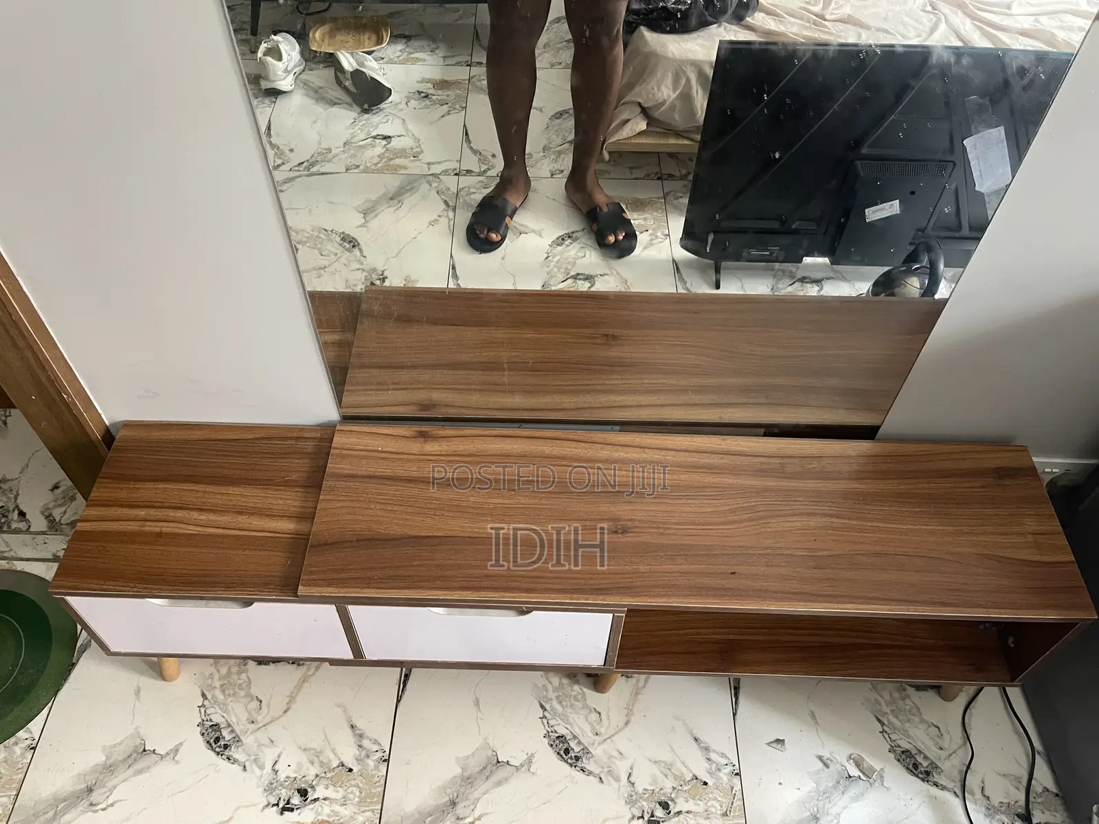 Neatly TV Stand