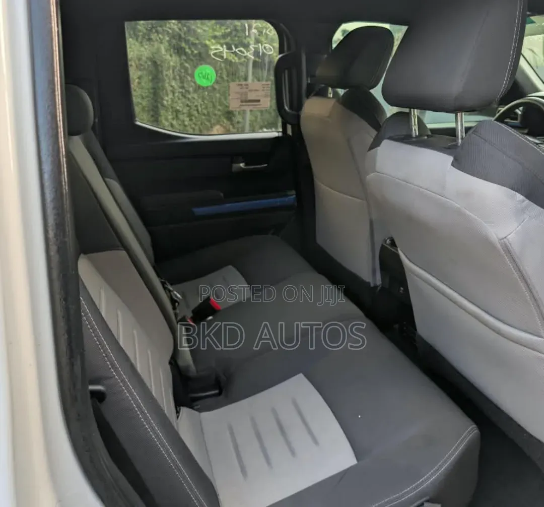 Toyota Tacoma 2024 White