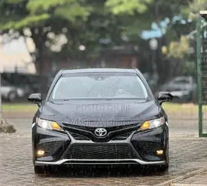 Toyota Camry SE FWD (2.5L 4cyl 8AM) 2018 Black