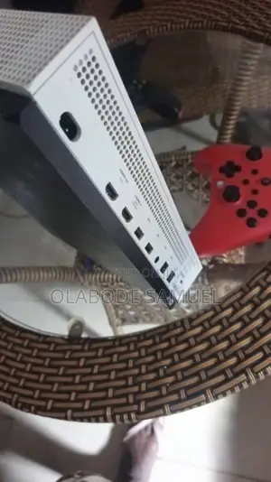 Xbox One S With a Wireless Pad