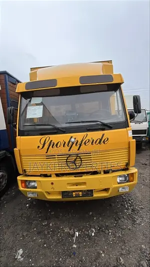 Mercedes Benz 1114 Truck Box Truck (Container Body)