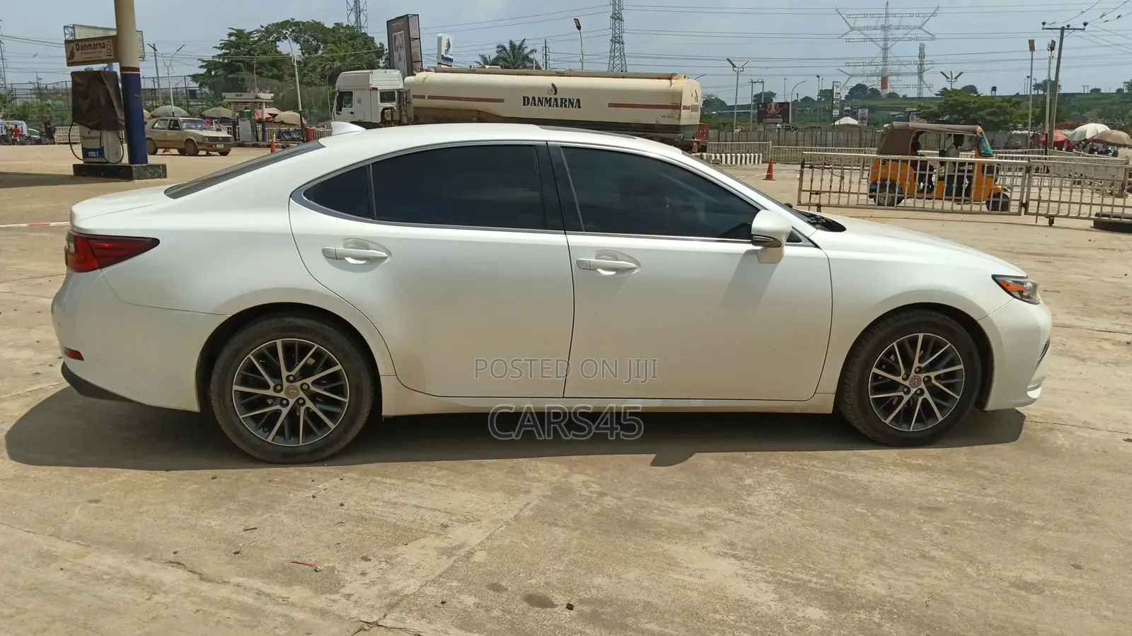 Lexus ES 350 FWD 2017 White