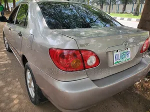 Toyota Corolla 2004 Pink