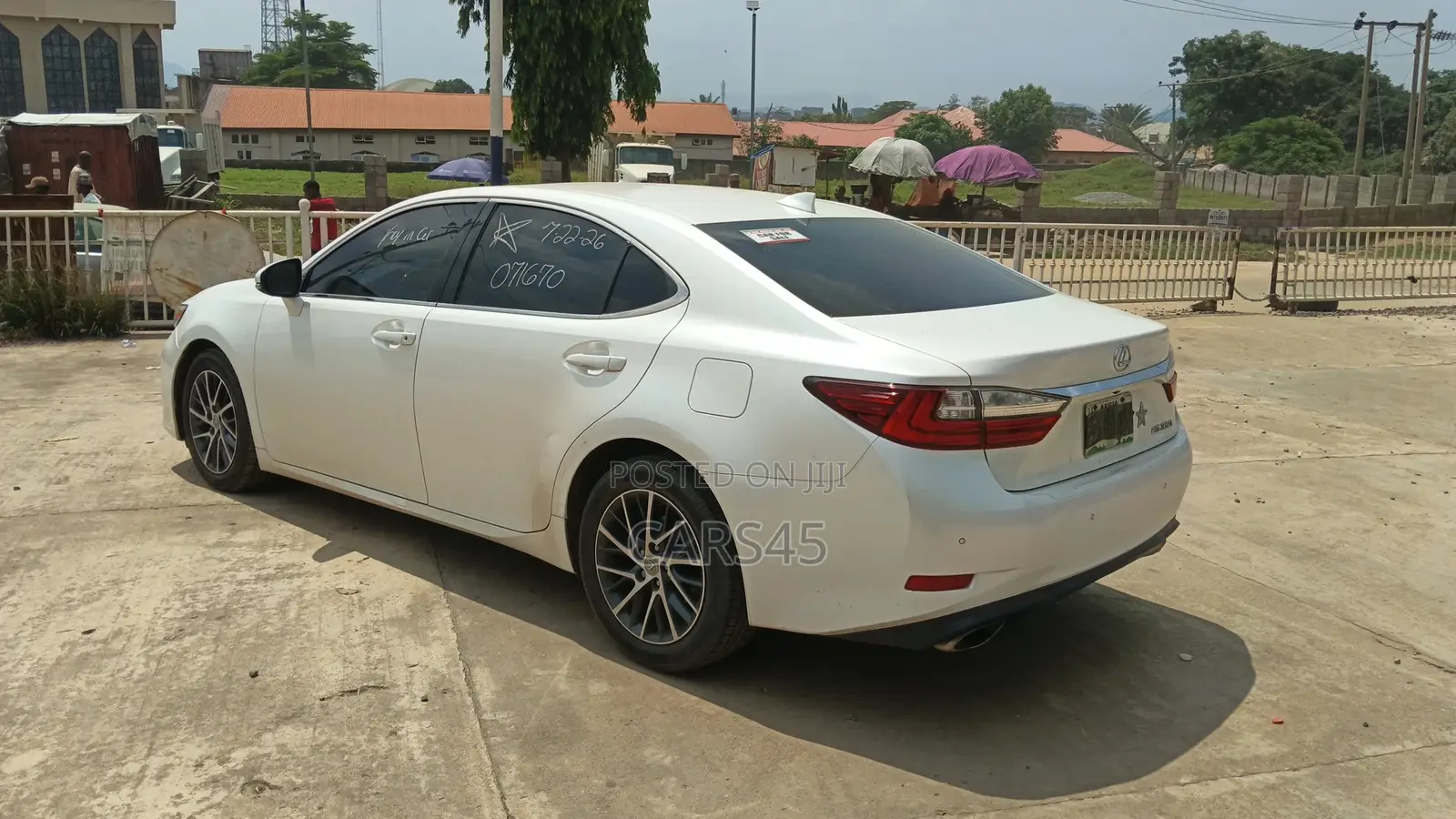 Lexus ES 350 FWD 2017 White