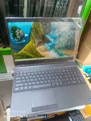 Laptop Dell Precision 5560 32GB Intel Xeon SSD 512GB