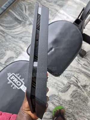 Playstation 4 Slim
