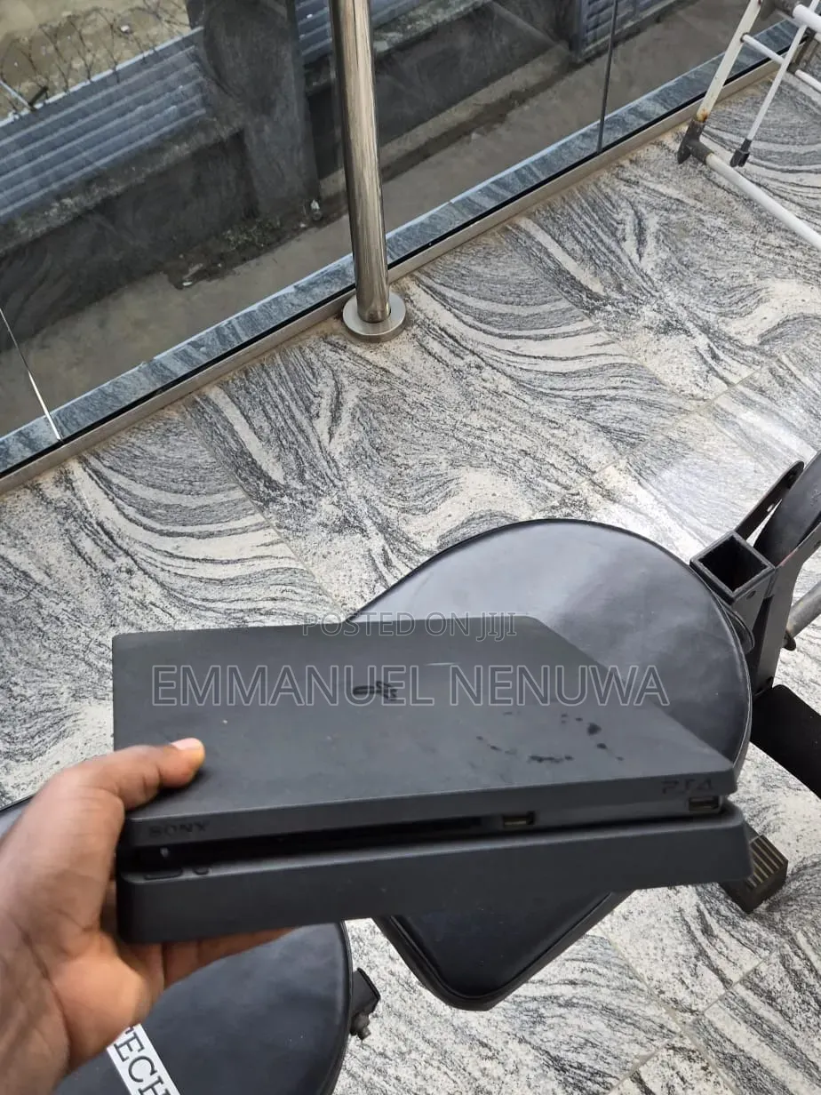 Playstation 4 Slim
