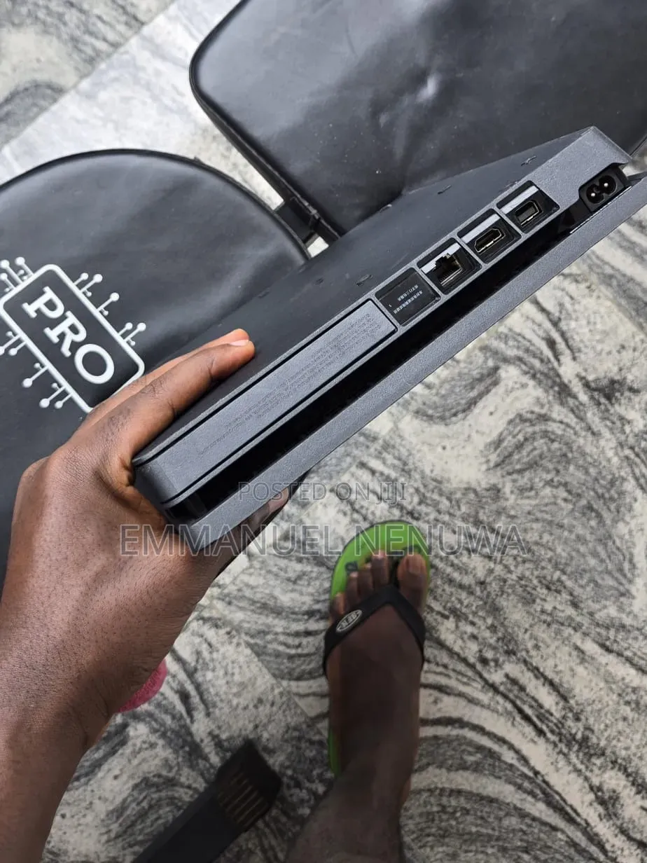 Playstation 4 Slim