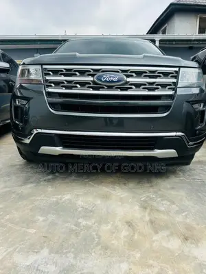 Ford Explorer XLT AWD 2018 Gray