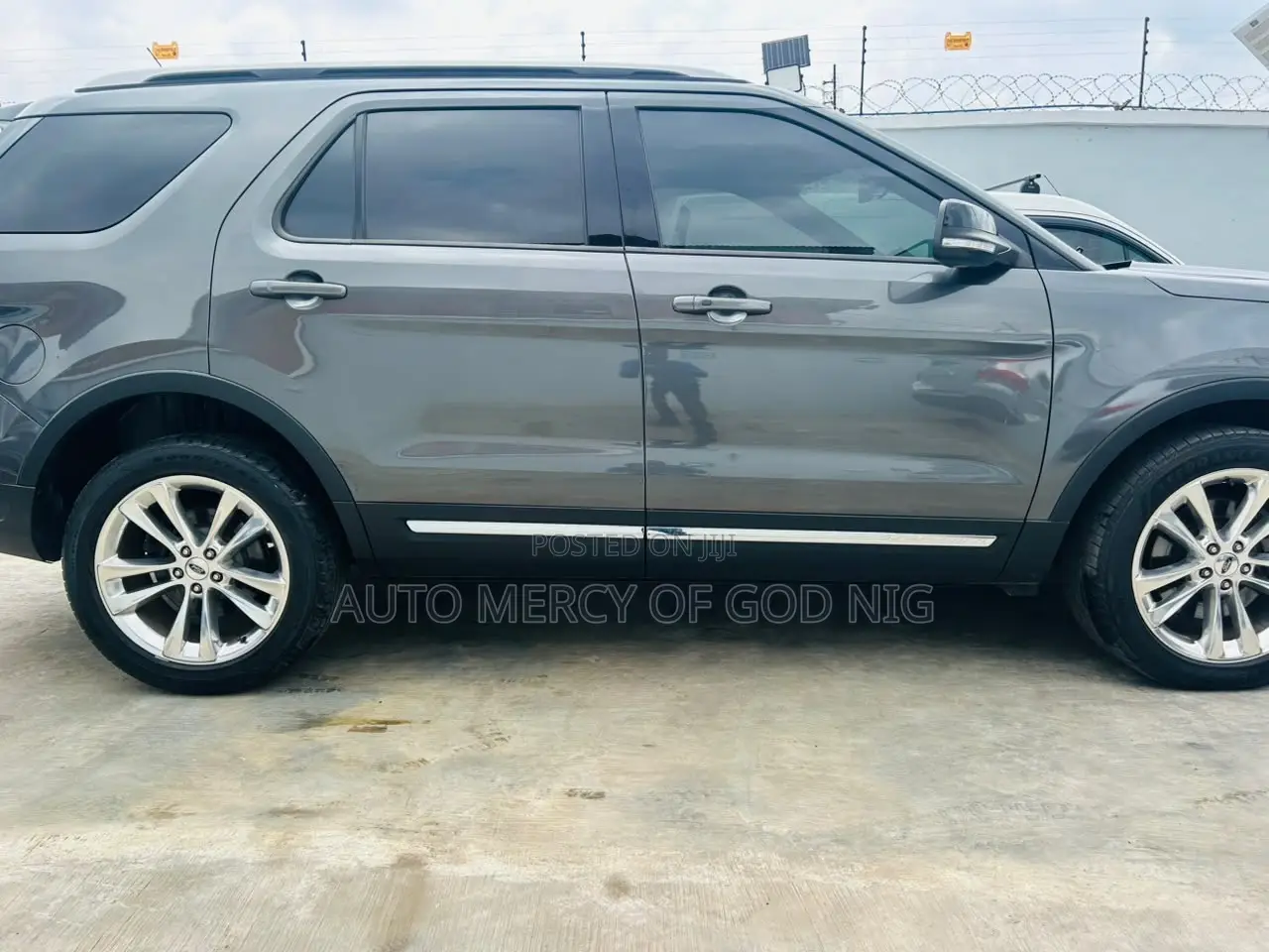 Ford Explorer XLT AWD 2018 Gray
