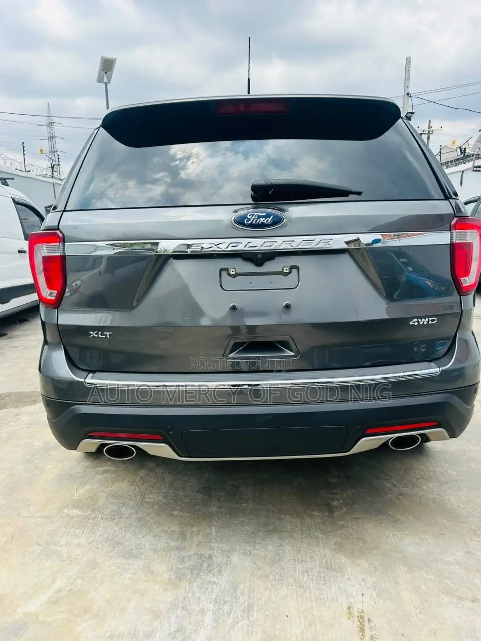 Ford Explorer XLT AWD 2018 Gray