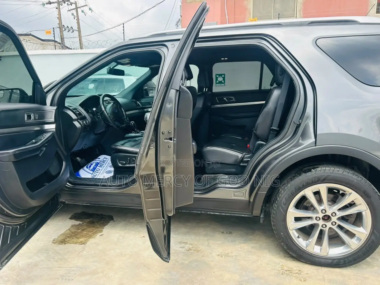 Ford Explorer XLT AWD 2018 Gray