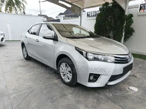 Toyota Corolla LE Plus 4dr Sedan (1.8L 4cyl CVT) 2014 Silver