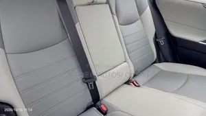 Toyota RAV4 XLE 2021 Blue
