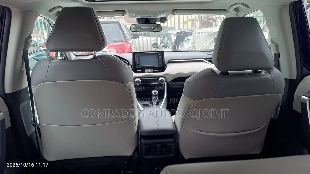 Toyota RAV4 XLE 2021 Blue