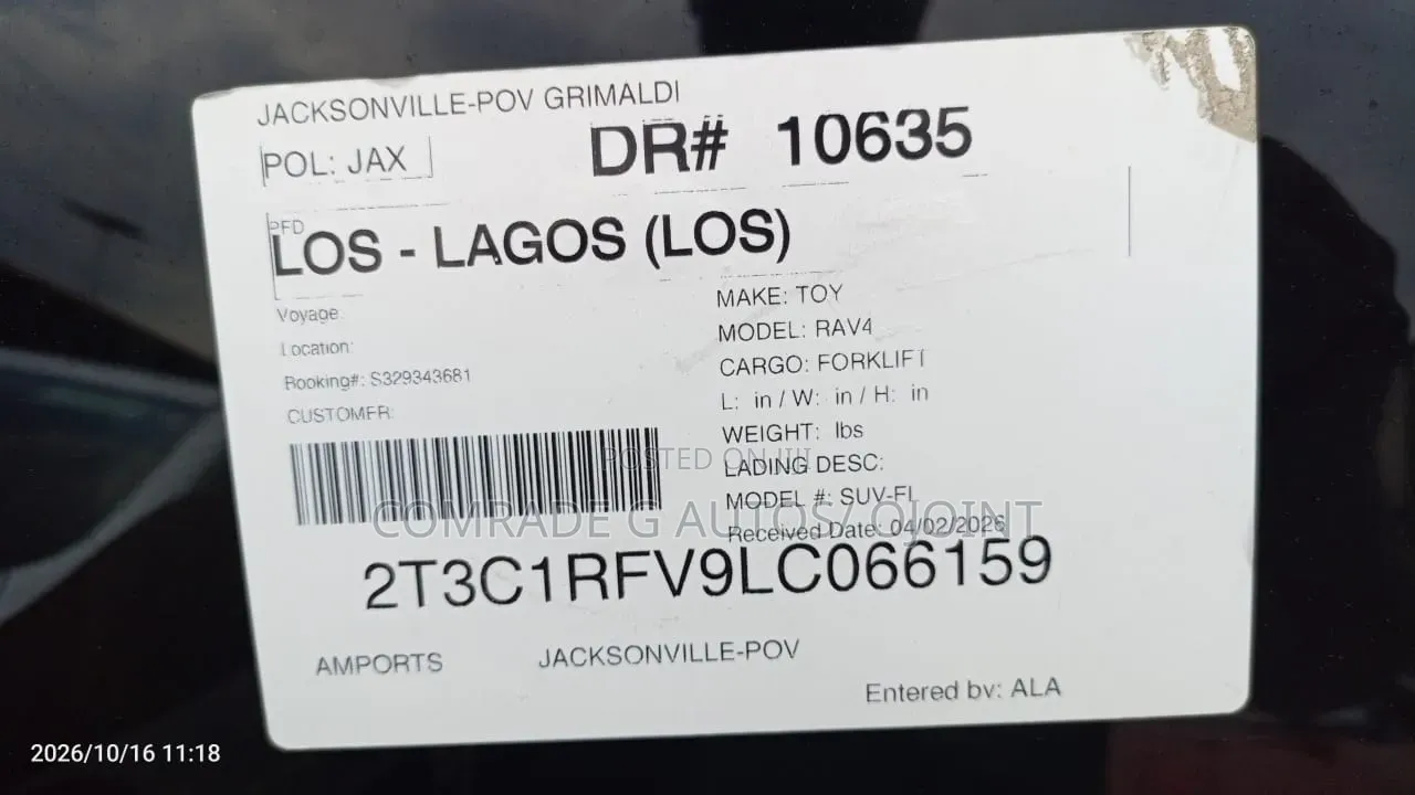 Toyota RAV4 XLE 2021 Blue