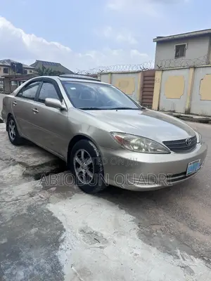 Toyota Camry 2004 Gold