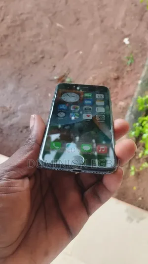 Apple iPhone 7 32 GB Black