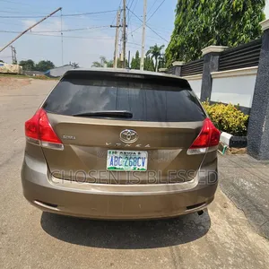 Toyota Venza LE 2010 Gray